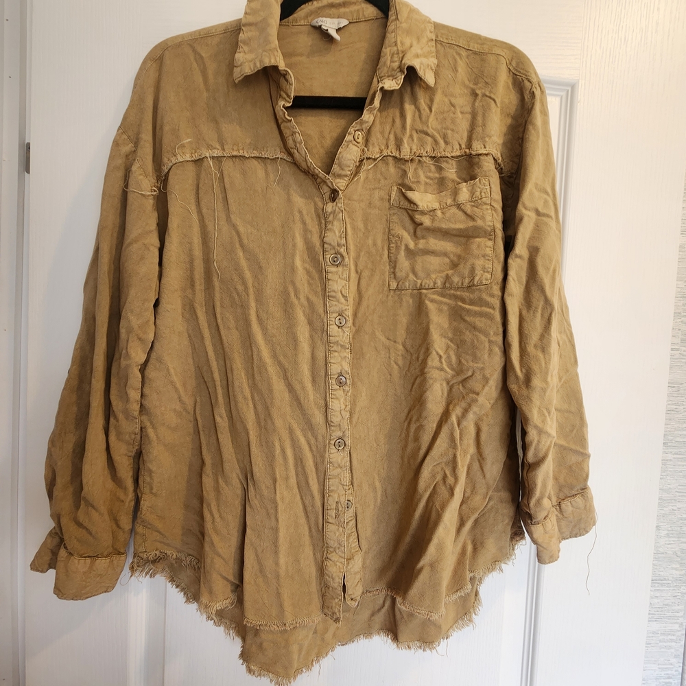 Cato Womens Tan Button-Up Shirt with Frayed Hem Size M Euc